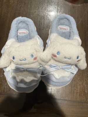 Chinelo Cinnamorrol tamanho 3 adolescentes EUA - Imagem 1 de 3