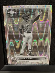 2022 Topps Chrome Sonic - Kyle Lewis #102 refractor RayWave blanco y negro - Imagen 1 de 2