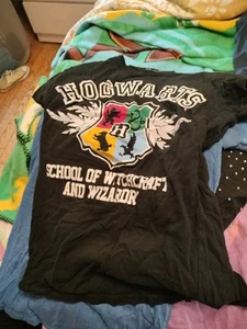 Harry Potter Hogwarts Witchcraft And Wizardry Crest Black T-shirt Size S - Picture 1 of 1