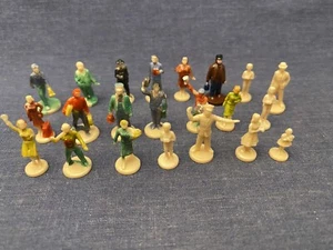 Vintage Lot Plastic Miniatures Men Women Kids Children Train Revell? ca 1959 - Picture 1 of 12