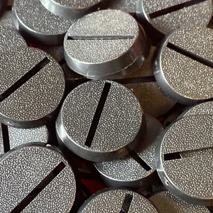 25mm X100 Nuevas Bases Ranura Redondas Plástico Slotta Warhammer 40k - Imagen 1 de 2