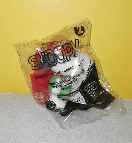 New 2018 SNOOPY Peanuts McDonalds Toy #2 Beagle Scout Figure Figurine Clip Cover