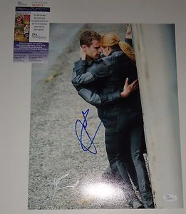 Shailene Woodley Theo James signed *Divergent* 11x14 photo JSA Authentic M84043 - Picture 1 of 1