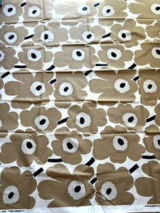 Tessuto Marimekko, "Pieni Unikko 2", lettino. con rivestimento acrilico, 40 per 56 pollici. - Foto 1 di 2