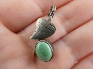 Dije colgante hoja cabujón turquesa verde plata esterlina 2,3 g 1 pulgada de largo - Imagen 1 de 15