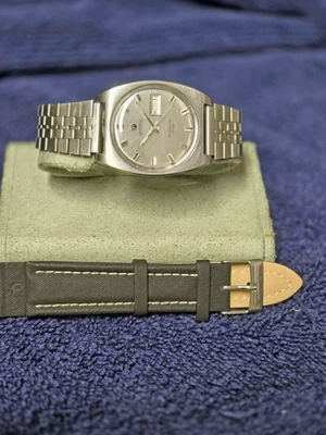 Vintage ROAMER high grade 25 Jewel MUSTANG All Stainless Day-Date Automatic RUNS - Image 1 of 4