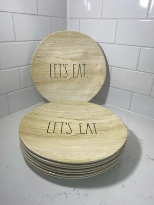 Platos de Melamina Rae Dunn "LET'S EAT" USADOS EN EXCELENTE ESTADO Juego de 8 Aspecto de Grano de Madera Foto 1 de 4