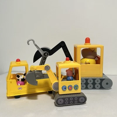 Excavadoras de carretera GC 2 (cada una con 4 música) + Mr Bull & George Pig + Camión de remolque Carol Cow Foto 1 de 3