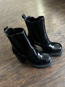Forever 21 Shiny Heeled Boots - Picture 1 of 4