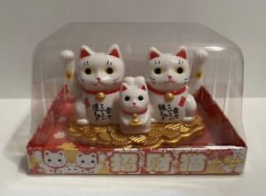 Solar powered Dancing White cat Cats family  Bobble Toy!