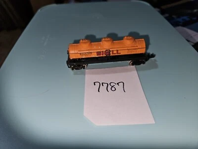 3-DOME SHELL TANK CAR, N GUAGE, VERY GOOD (missing coupler) - Image 1 of 4