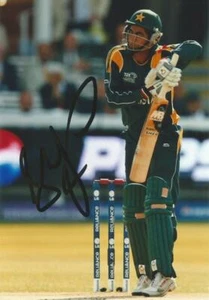PAKISTAN CRICKET: SHAHZAIB HASAN SIGNED 6x4 TWENTY20 ACTION PHOTO+COA - Picture 1 of 1