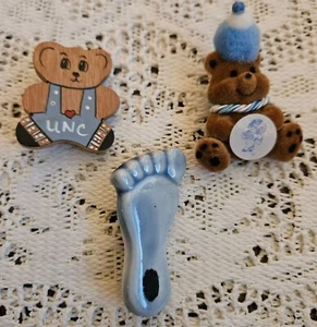 Lot of 3 Girls/Women UNC North Carolina Tarheel Pins Vintage Collectibles - Picture 1 of 14