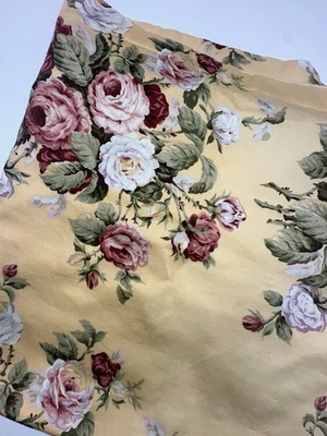 Antigo par de cortinas Ralph Lauren Brooke amarelo floral 84” de comprimento 80” cruzado - Imagem 1 de 4