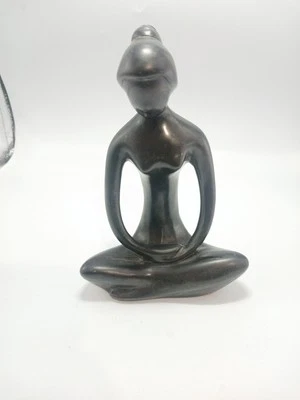 Estatuilla de Yoga Meditación Estatua Namaste Pose Escultura Negra Foto 1 de 4
