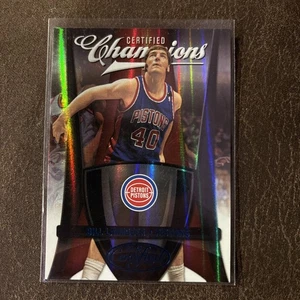 BILL LAIMBEER 2009-10 PANINI CERTIFIED CHAMPIONS MIRROR BLUE /100 #2 KOLBEN - Bild 1 von 2