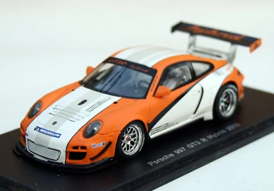Porsche 911 GT3 R Hybrid Tipo 997 Anno 2010, Arancione/Bianco, Spark-Modell Im - Immagine 1 di 4