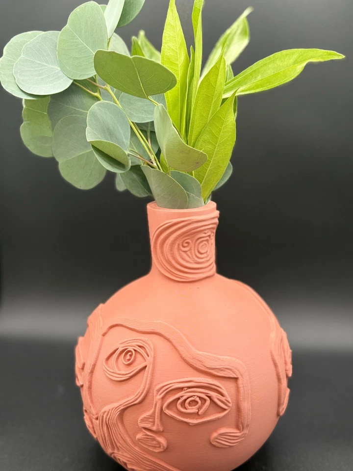 abstract vase, flower vase, picasso designs, contemporary - Image 1 of 3