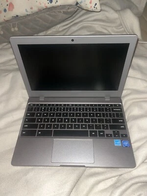 Samsung Chromebook XE310XBA - Silver - Image 1 of 4