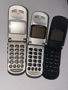 WORKING Motorola V50 / StarTAC v3688 MC2-41E11 - 3x Retro 2000s Flip Phones - Afbeelding 1 van 2