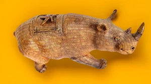 Vtg Mid-Century Finely Woven Rhinoceros Basket Box Sculpture, Shanghai China 15" - Picture 1 of 19
