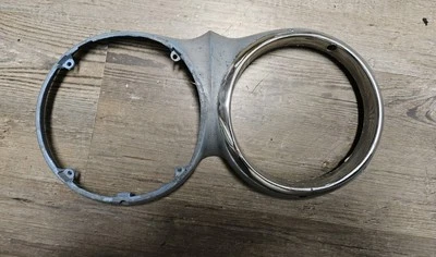 Bisel de faros izquierdo Buick LeSabre Invicta 1960 GM OEM Foto 1 de 4