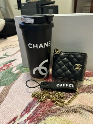 Chanel GWP Soporte Acolchado y Taza Reutilizable Marca Negra - ¡Caja Chanel Para Regalo!! Foto 1 de 4
