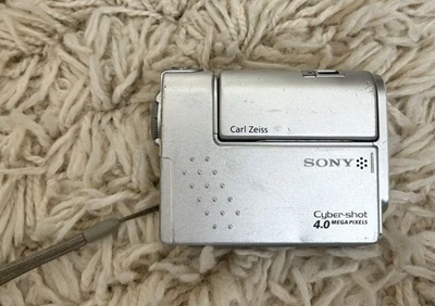 Sony Cyber-shot DSC-F77 Digital Camera Silver Good GP - Image 1 of 4