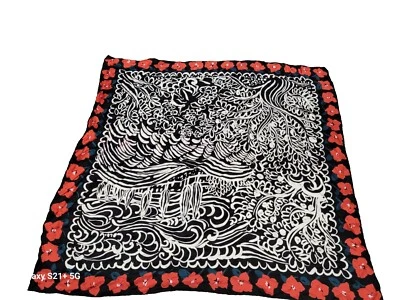 NUEVO SIN ETIQUETAS NUEVO Salvatore Ferragamo Mujer Cuadrado Seda Estampado Blanco y Negro Foto 1 de 2