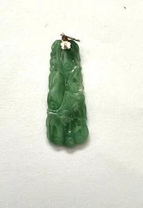 Preowned very nice Green color Jadeite carved pendant Broke in Two Piece - Picture 1 of 6