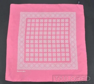 Pañuelo cuadrado de bolsillo de lujo 100 % seda geométrico rosa TURNBULL & ASSER para hombre - Imagen 1 de 3