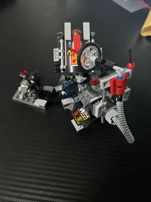 LEGO THE MOVIE SET 70801 *MELTING ROOM*  *EMMET, WYLDSTYLE, ROBO SWAT* - Image 1 of 4