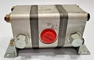 Gear Motor Type Hydraulic Flow Divider P205R-5259 - Picture 1 of 14
