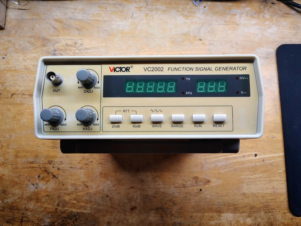 Generador de señal de función VICTOR VC2002  Foto 1 de 4