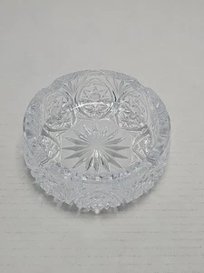 Cenicero Mid-Century con patrón de punta de diamante de cristal pesado - Imagen 1 de 8