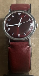 Reloj Timex 160552474 Vintage Rubí Rojo Necesita Batería - Imagen 1 de 7