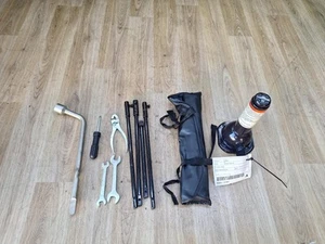 ISUZU DMAX JACK/TOOL KIT RC, 05/12-06/20 - Picture 1 of 3