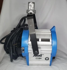 ARRI 650W Plus Tungsten Fresnel (120-240 VAC) Light - Picture 1 of 4