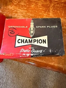 NEW BOX of 10 Vintage Original CHAMPION # RN6 / RN-6 Spark Plugs Static Guard - Picture 1 of 2
