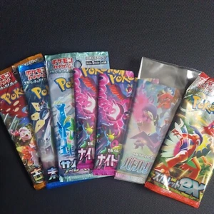Mezcla de 7 paquetes de Pokémon japoneses abiertos con todas las cartas Inc al menos un holograma - Imagen 1 de 1