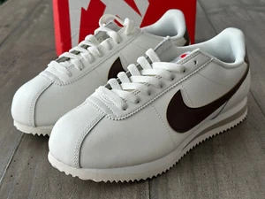 Nike Mujer US 7.5 Cortez Vela/Cacao Wow Caqui Blanco Tenis Estilo DN1791-104 - Imagen 1 de 15