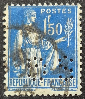 Francia - 1932 Scott #295 Mujer vestida sosteniendo rama de olivo - PERFIN - Sello Foto 1 de 3