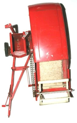 Vintage! Tru-Scale 1:16th Scale Metal Red Farm Toy Combine - Image 1 of 4