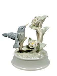 Vintage 1983 Otagiri Japan Music Box Pastel Hummingbird w/ White Flowers - Picture 1 of 16