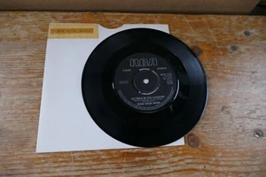 7" Vinyl single- Bow wow wow- Go wild in the country- RCA 1981 - Picture 1 of 2