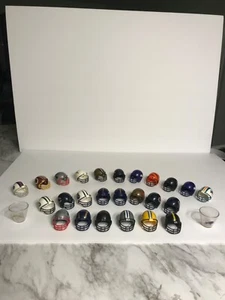 Lote de 27 cascos de fútbol americano de talla pequeña de la NFL de colección algunos dobles - Imagen 1 de 11