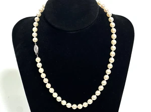 Vintage 16,5" klassische 7 mm runde Perlenkette mit 14K Weißgold Verschluss - Bild 1 von 2