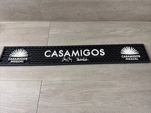 "Estera para derrames de barra de goma de tequila mezcal CASAMIGOS George Clooney 23,5"" x 3,5""" - Imagen 1 de 5