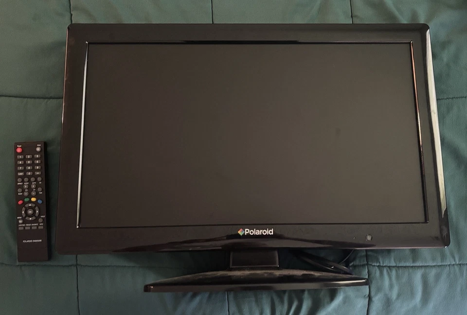 Polaroid 22” HD LCD TV & DVD combo. Model: TDAC-02212 - Image 1 of 4