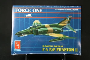XG094 AMT 1/144 maquette avion 8849 Force One McDonnell Douglas F4E/F Phantom II - Picture 1 of 6